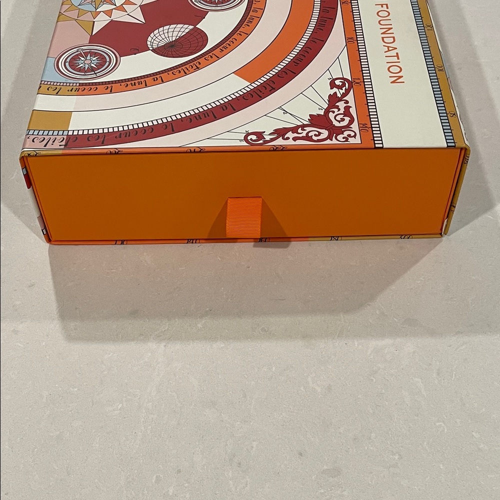 Tory Burch Colorful Patterned Box - Picture 3 of 5